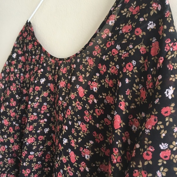 ★SOLD★Elan V-Neck Back Top - Picture 3 of 5